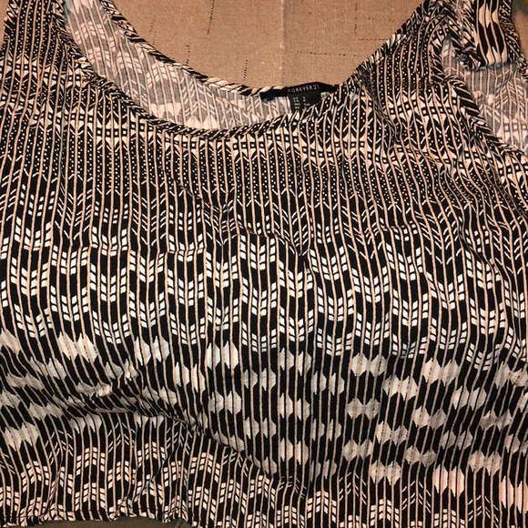 HP Forever 21
Women's Black Tribal Print Crop Top - Picture 2 of 3